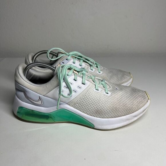 Size 9,5 Nike Air Max Bella TR 4 White Green Glow 2021 - Picture 2 of 14